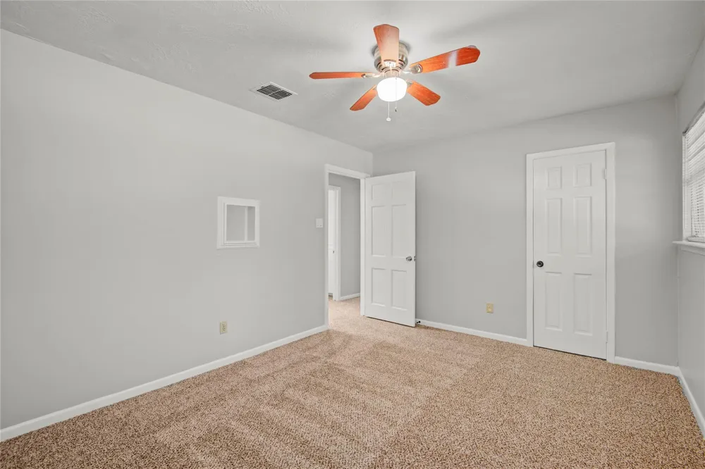 15702 Wandering Trail Friendswood, TX 77546
