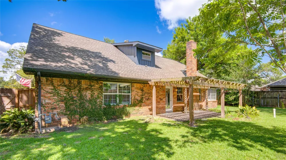 15702 Wandering Trail Friendswood, TX 77546