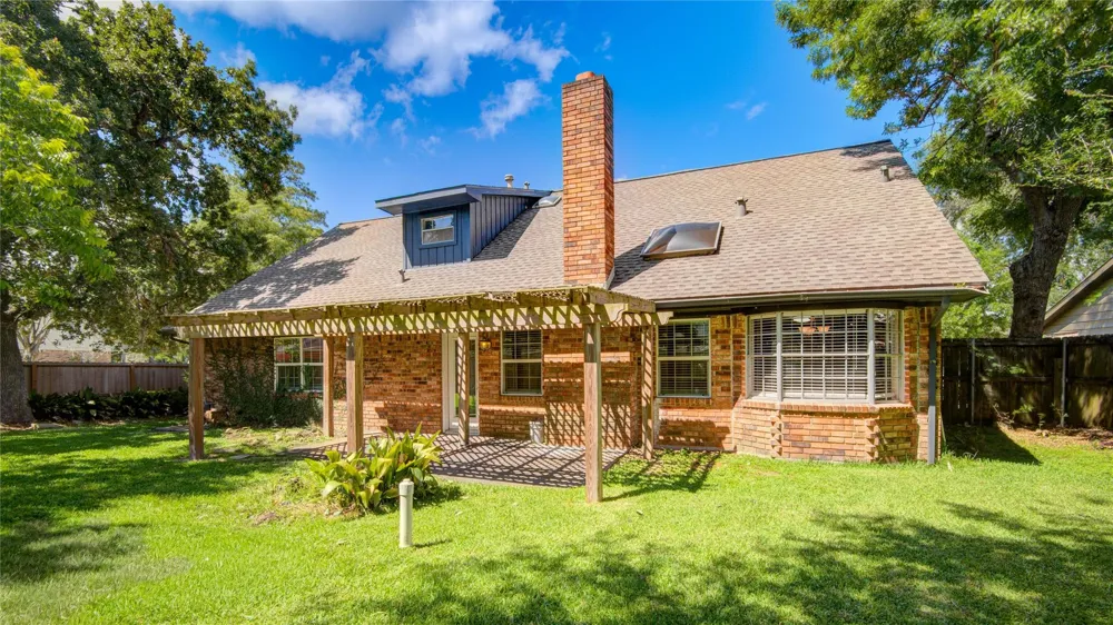 15702 Wandering Trail Friendswood, TX 77546