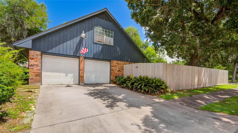 15702 Wandering Trail Friendswood, TX 77546