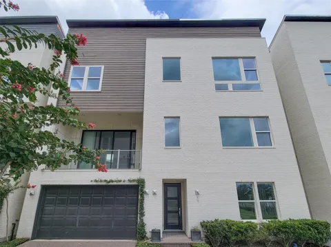 9 St Charles Street #B