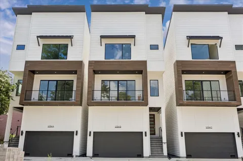 1034 W 17th St Street #B