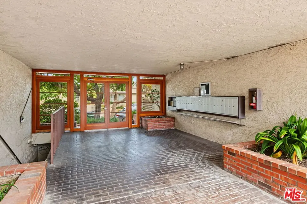 2016 Euclid Street #13 Santa Monica, CA 90405