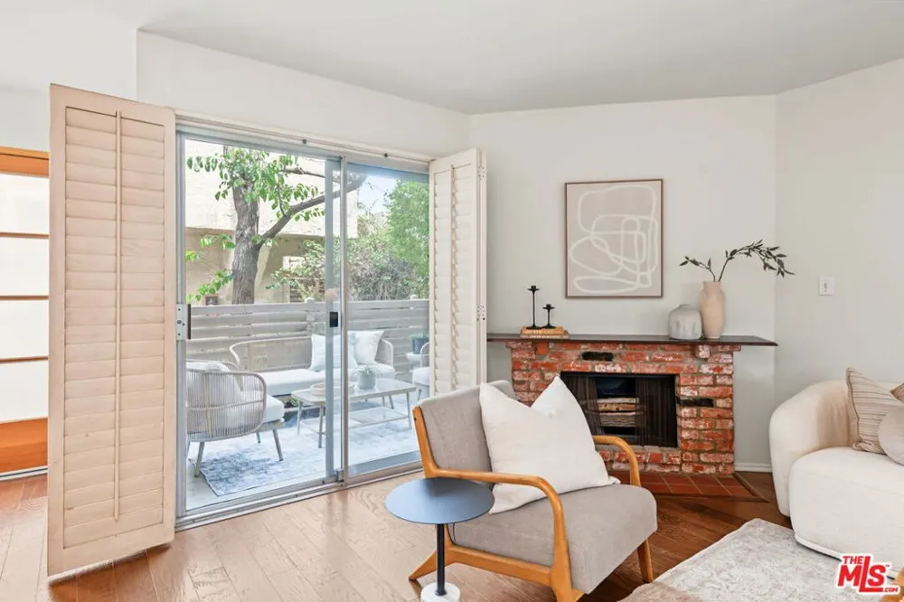 2016 Euclid Street #13 Santa Monica, CA 90405