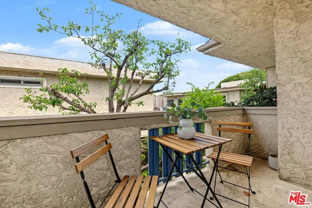 2016 Euclid Street #13 Santa Monica, CA 90405