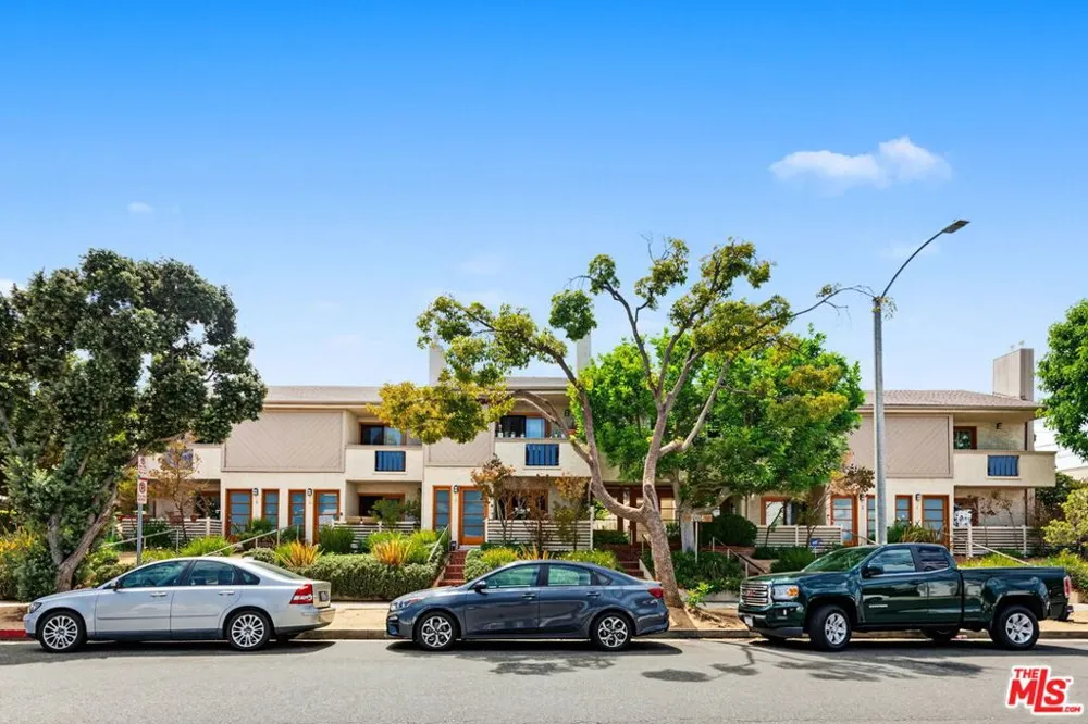 2016 Euclid Street #13 Santa Monica, CA 90405