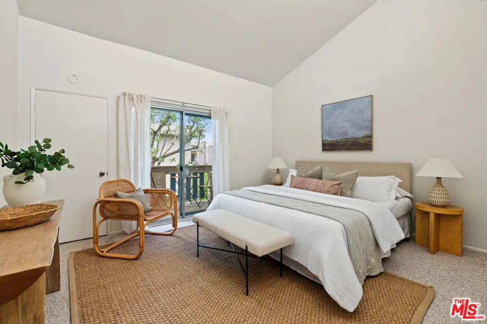 2016 Euclid Street #13 Santa Monica, CA 90405