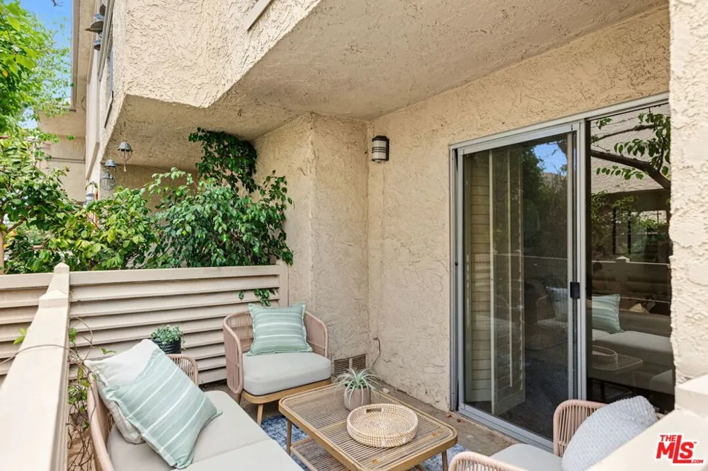 2016 Euclid Street #13 Santa Monica, CA 90405