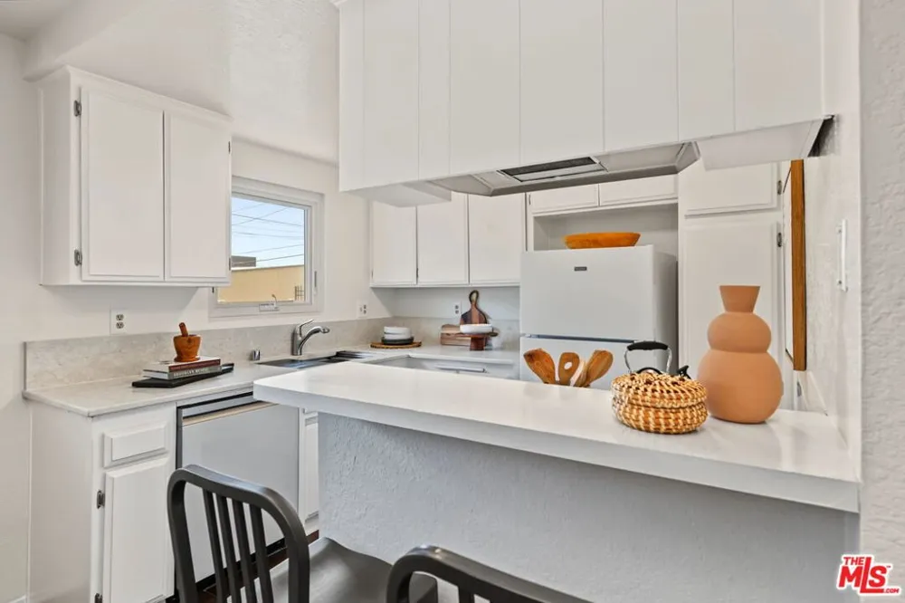 2016 Euclid Street #13 Santa Monica, CA 90405