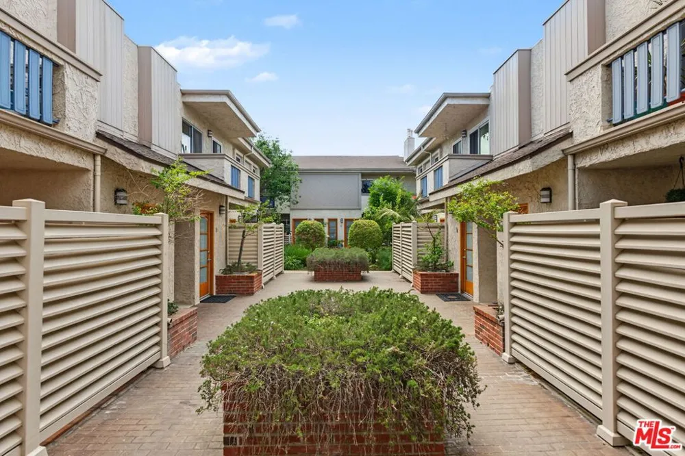 2016 Euclid Street #13 Santa Monica, CA 90405
