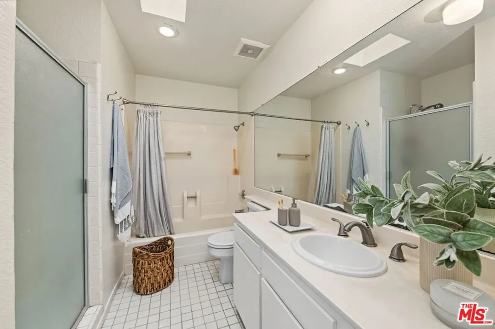 2016 Euclid Street #13 Santa Monica, CA 90405