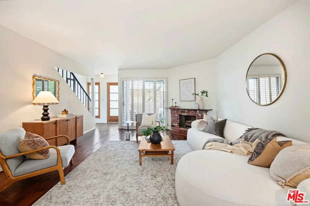 2016 Euclid Street #13 Santa Monica, CA 90405