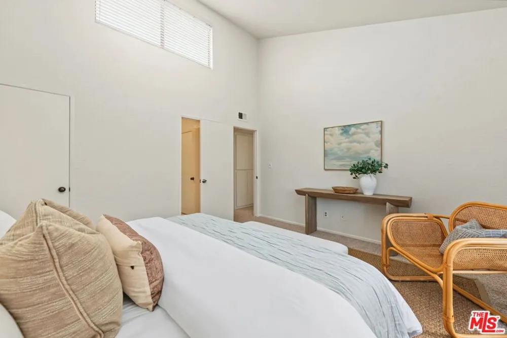 2016 Euclid Street #13 Santa Monica, CA 90405