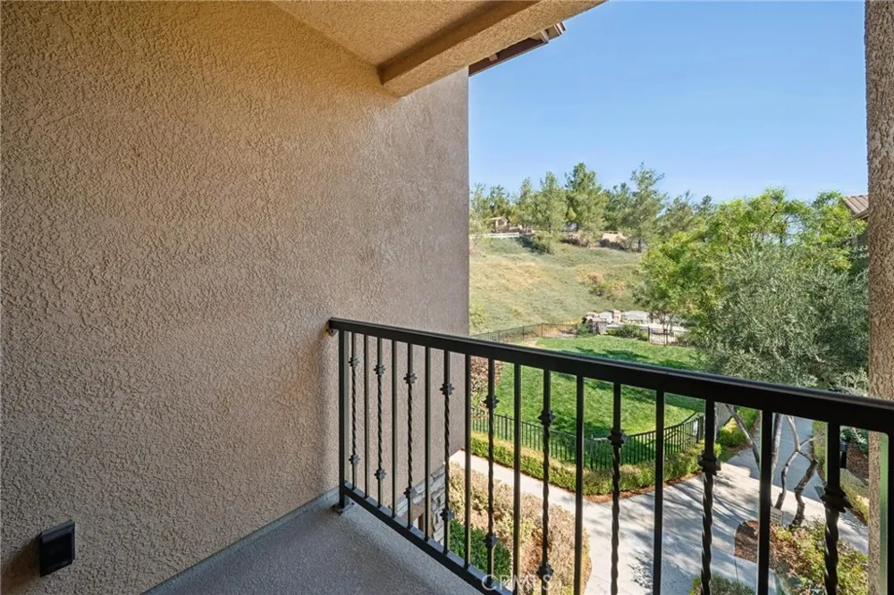 28565 Herrera Street #100 Valencia, CA 91354