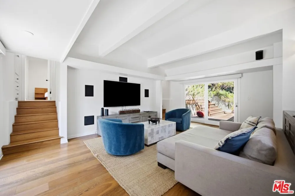 2065 Outpost Drive Los Angeles, CA 90068