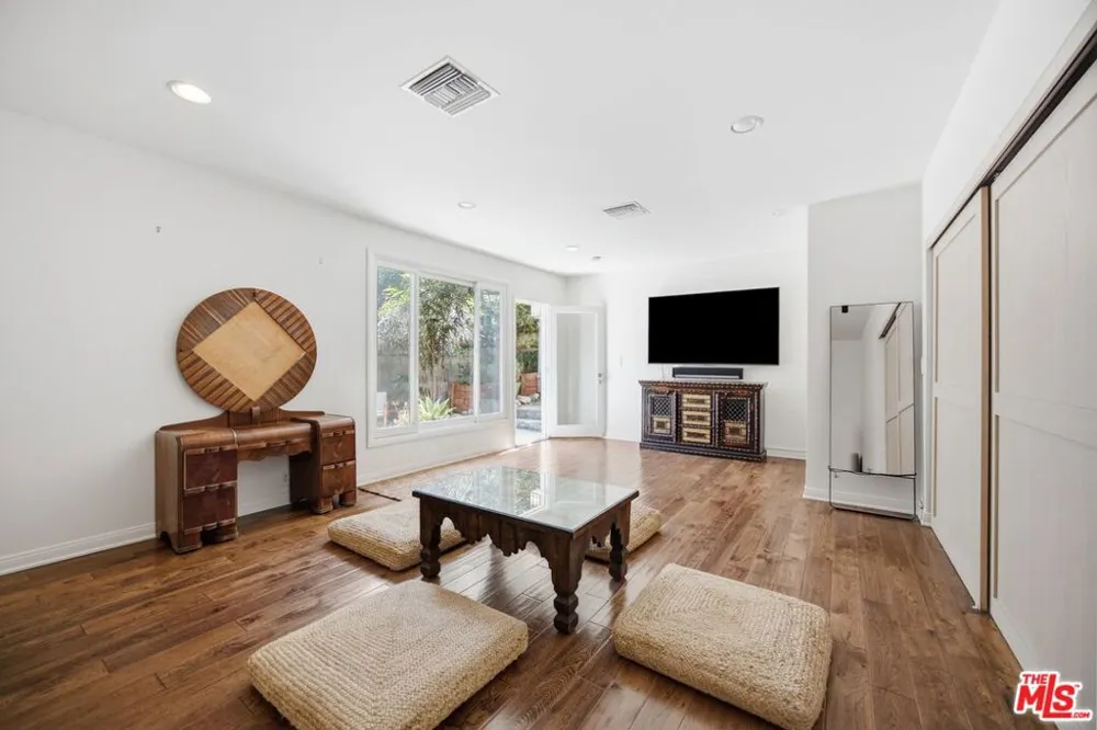 2065 Outpost Drive Los Angeles, CA 90068