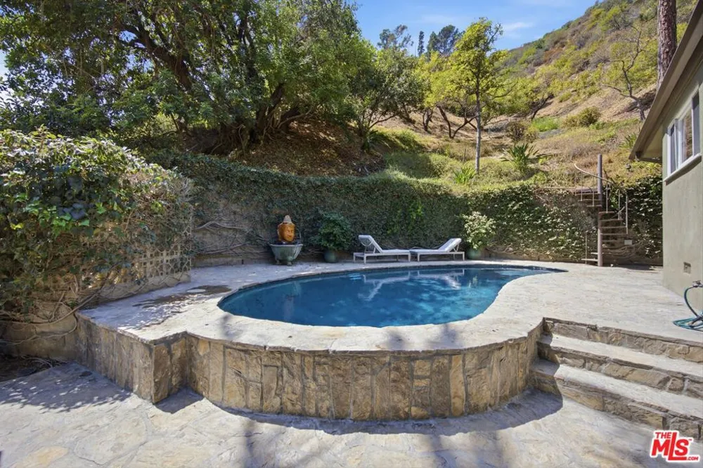 2065 Outpost Drive Los Angeles, CA 90068