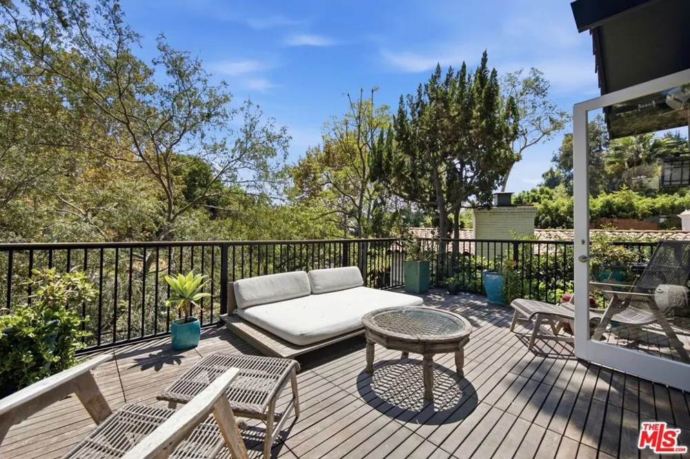 2065 Outpost Drive Los Angeles, CA 90068