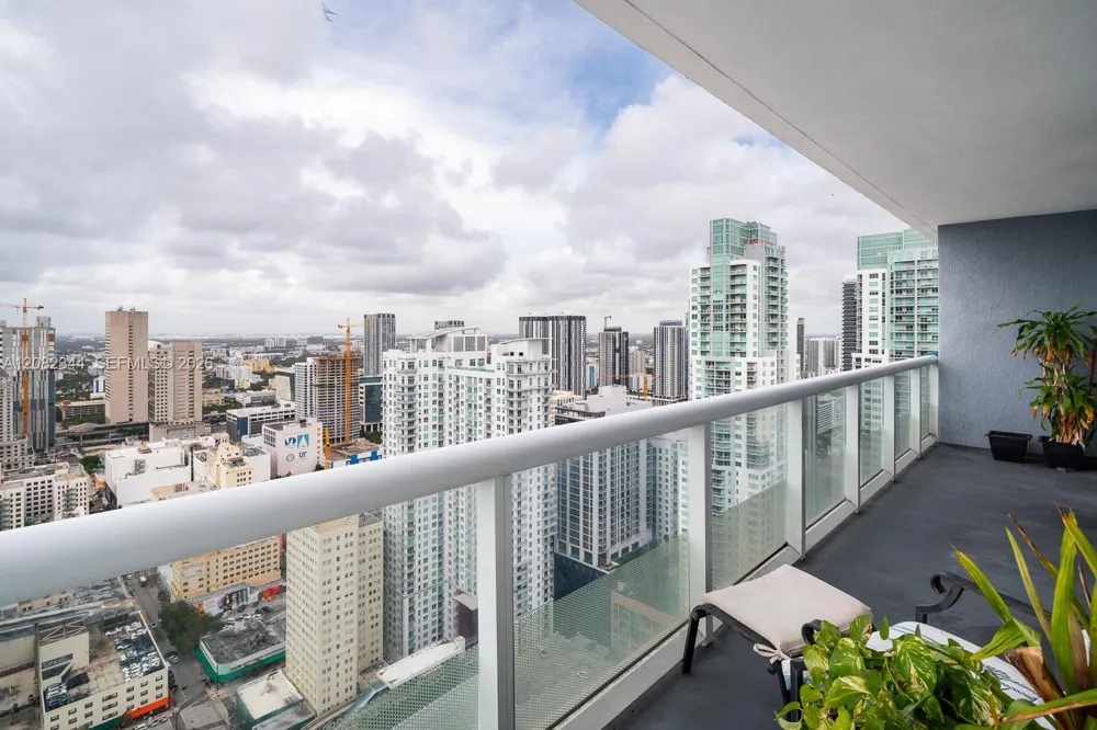 50 Biscayne Blvd #4505 Miami, FL 33132