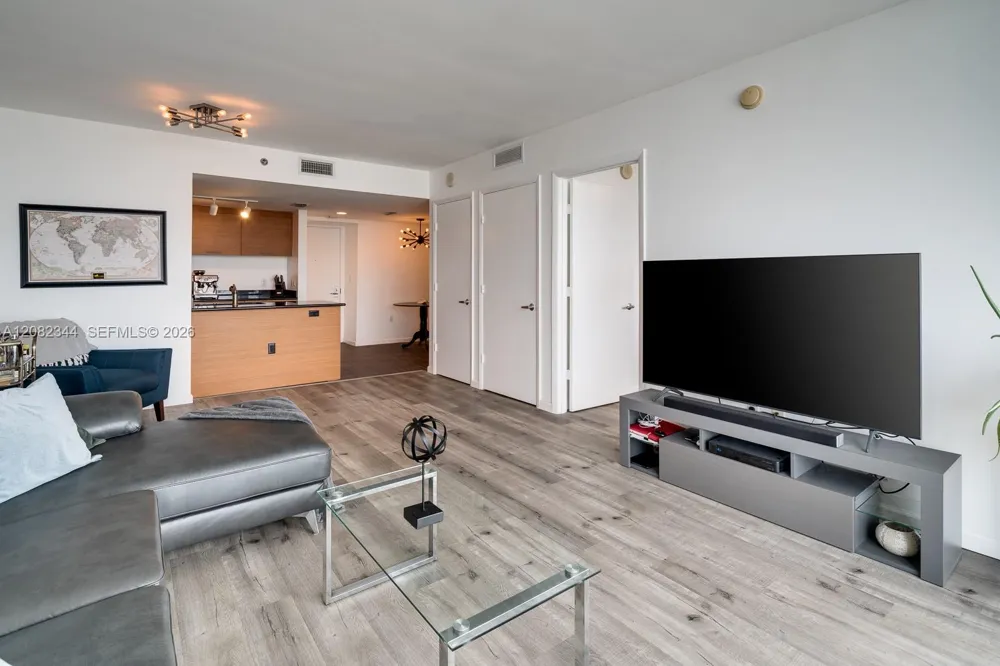 50 Biscayne Blvd #4505 Miami, FL 33132