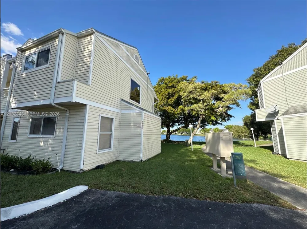 3405 NW 44th St #204 Oakland Park, FL 33309