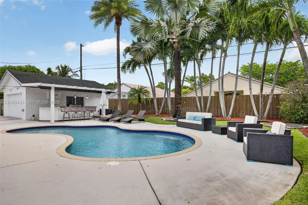 18211 SW 95th Ct Palmetto Bay, FL 33157