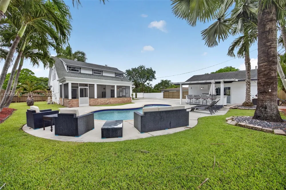 18211 SW 95th Ct Palmetto Bay, FL 33157