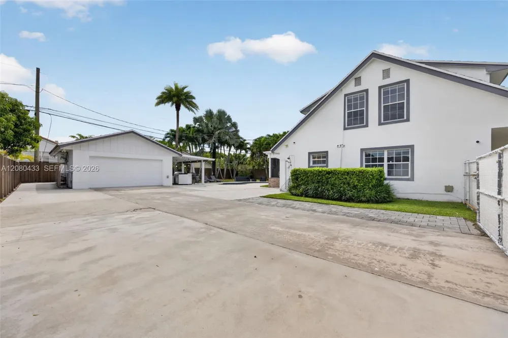 18211 SW 95th Ct Palmetto Bay, FL 33157
