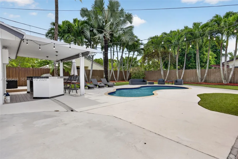 18211 SW 95th Ct Palmetto Bay, FL 33157