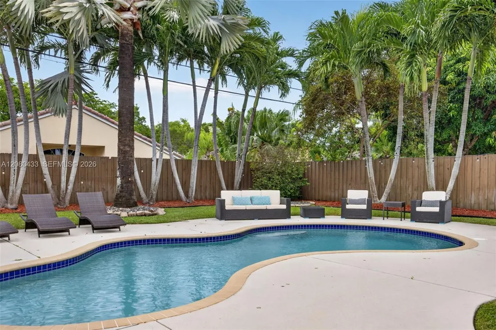 18211 SW 95th Ct Palmetto Bay, FL 33157