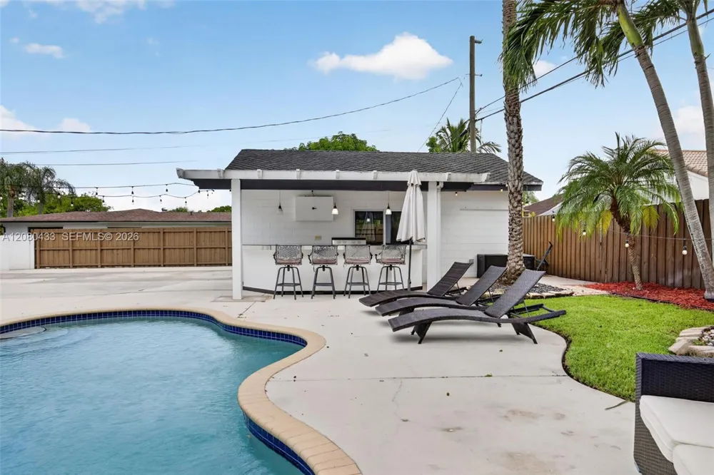 18211 SW 95th Ct Palmetto Bay, FL 33157