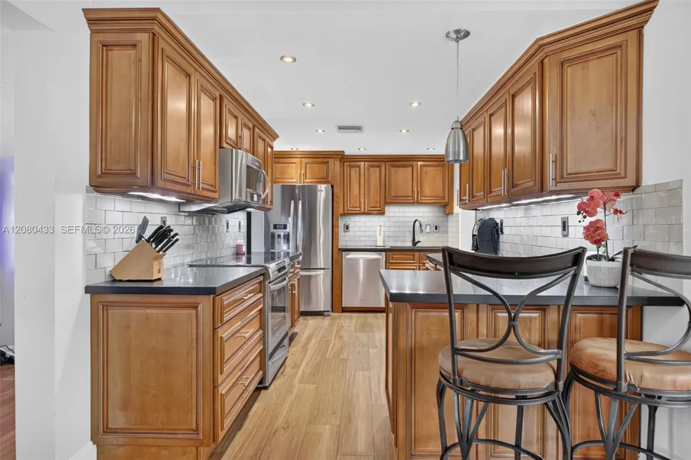 18211 SW 95th Ct Palmetto Bay, FL 33157