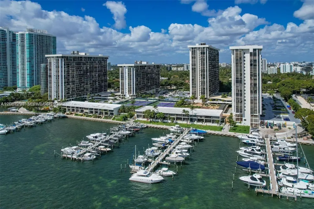 1901 Brickell Ave #B2110 Miami, FL 33129
