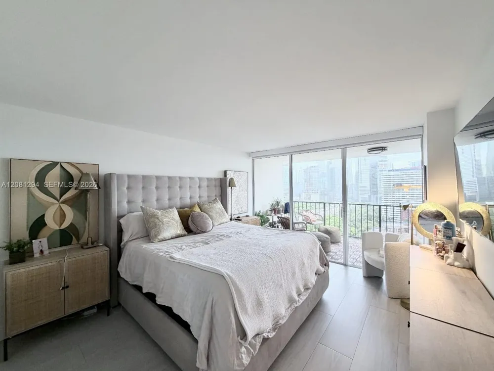 1901 Brickell Ave #B2110 Miami, FL 33129