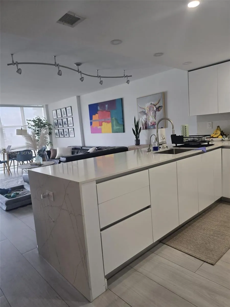 1901 Brickell Ave #B2110 Miami, FL 33129