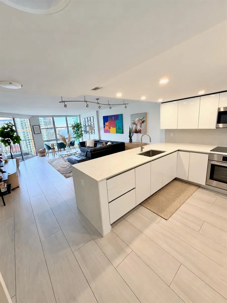 1901 Brickell Ave #B2110 Miami, FL 33129