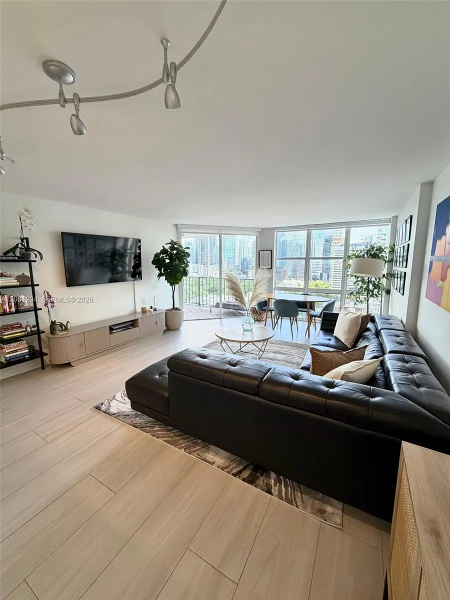 1901 Brickell Ave #B2110 Miami, FL 33129