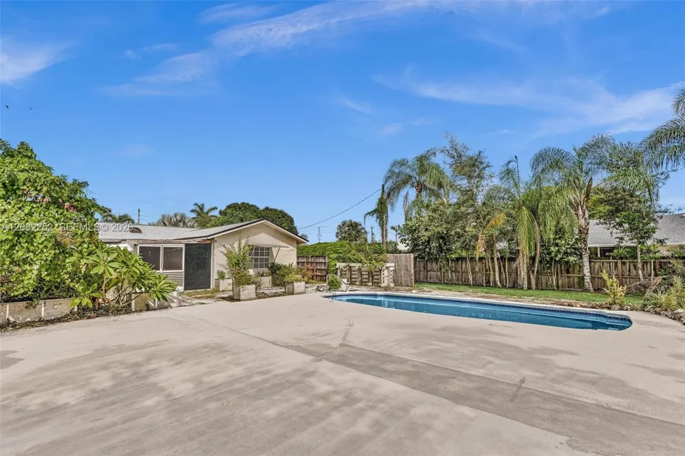 5088 2nd Rd Lake Worth, FL 33467