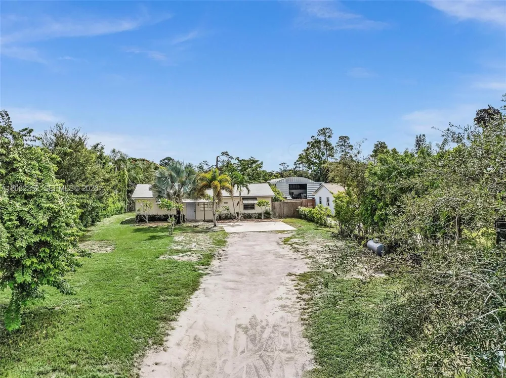 5088 2nd Rd Lake Worth, FL 33467