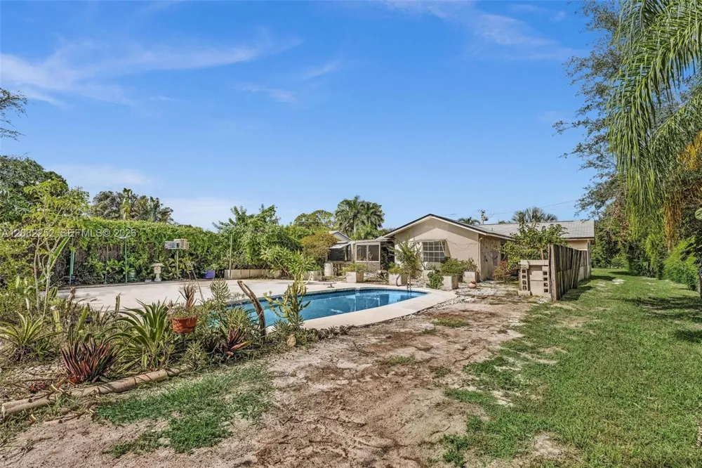 5088 2nd Rd Lake Worth, FL 33467