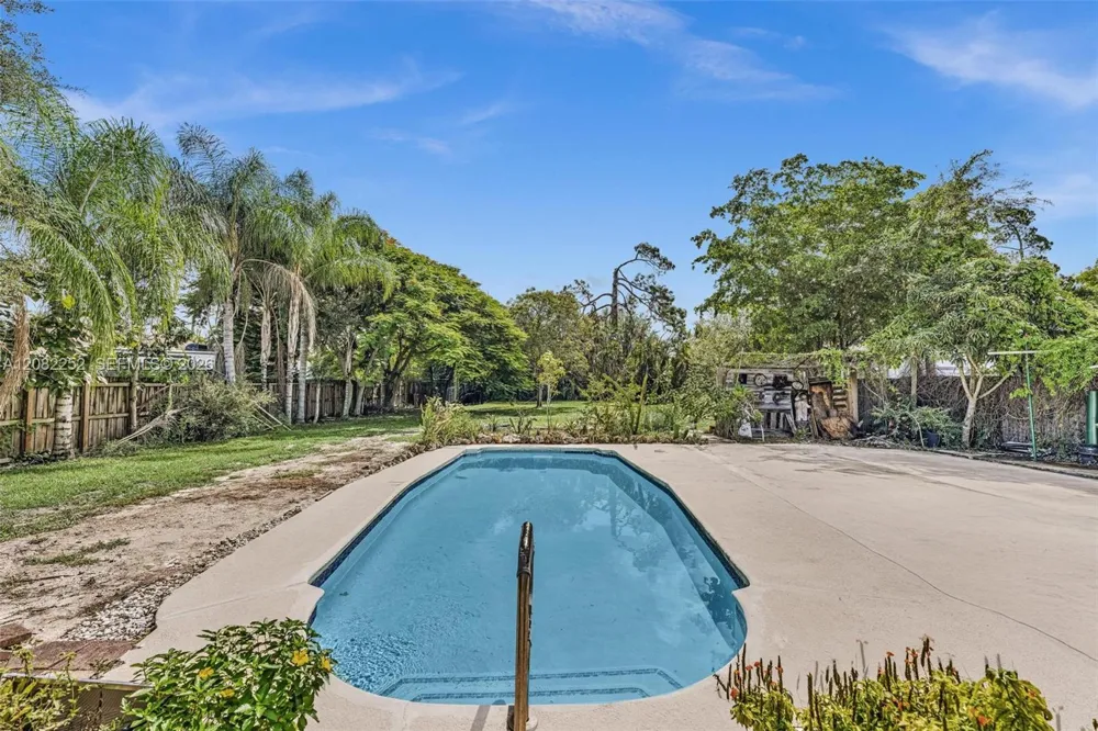5088 2nd Rd Lake Worth, FL 33467