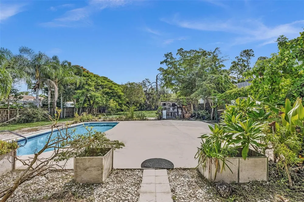 5088 2nd Rd Lake Worth, FL 33467
