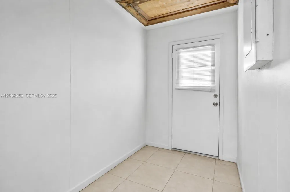 5088 2nd Rd Lake Worth, FL 33467