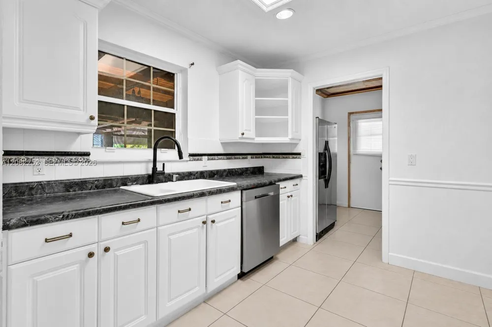 5088 2nd Rd Lake Worth, FL 33467