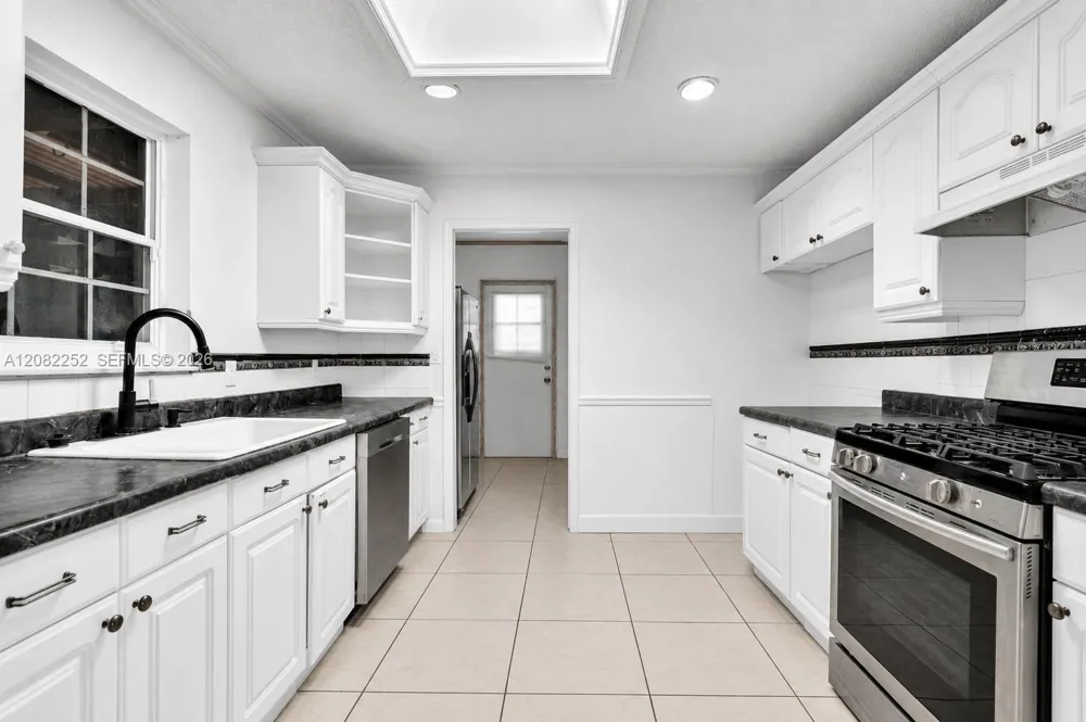 5088 2nd Rd Lake Worth, FL 33467