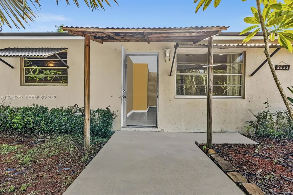 5088 2nd Rd Lake Worth, FL 33467