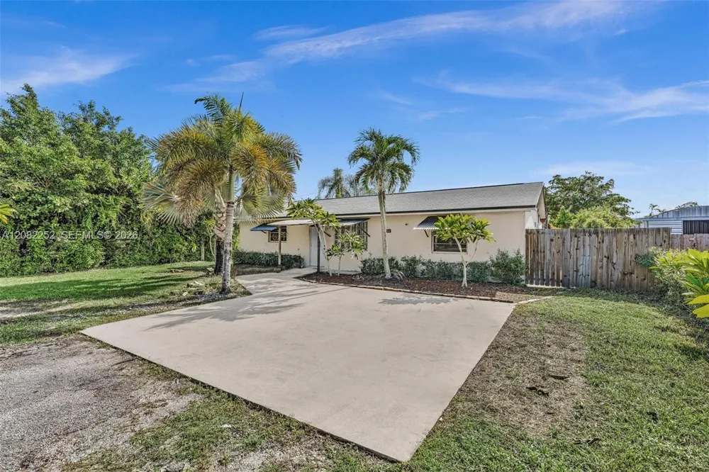 5088 2nd Rd Lake Worth, FL 33467