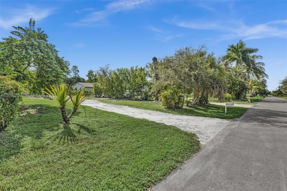 5088 2nd Rd Lake Worth, FL 33467