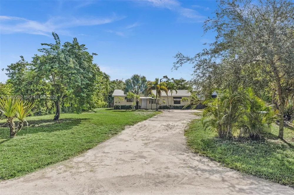 5088 2nd Rd Lake Worth, FL 33467