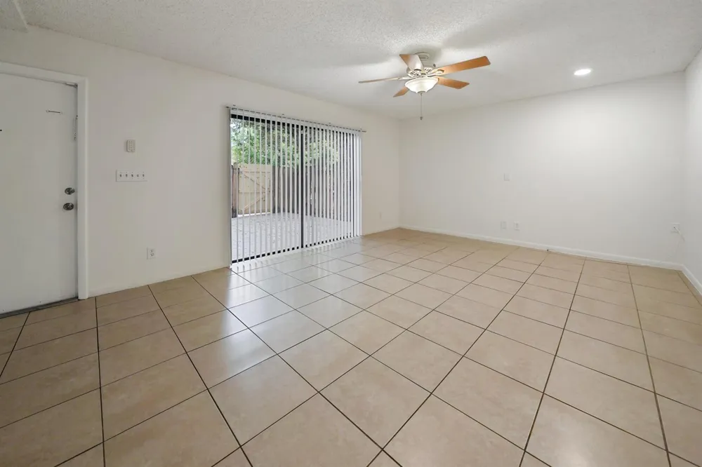 237 ALEMEDA DRIVE #3 Palm Springs, FL 33461